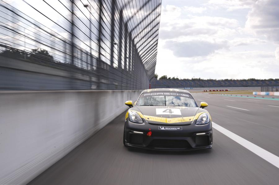  Porsche 718 Cayman GT4 Clubsport (982C) 2019 года  (фото 23 из 48)